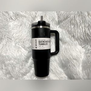 BNWT Stanley Quencher 2.0 Tumbler 30oz in Black